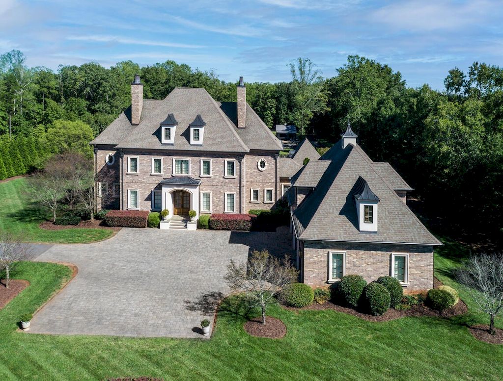 The Elegant Equestrian Estate is a luxurious home now available for sale. This home located at 3503 Antioch Church Rd, Matthews, North Carolina; offering 04 bedrooms and 07 bathrooms with 7,306 square feet of living spaces.