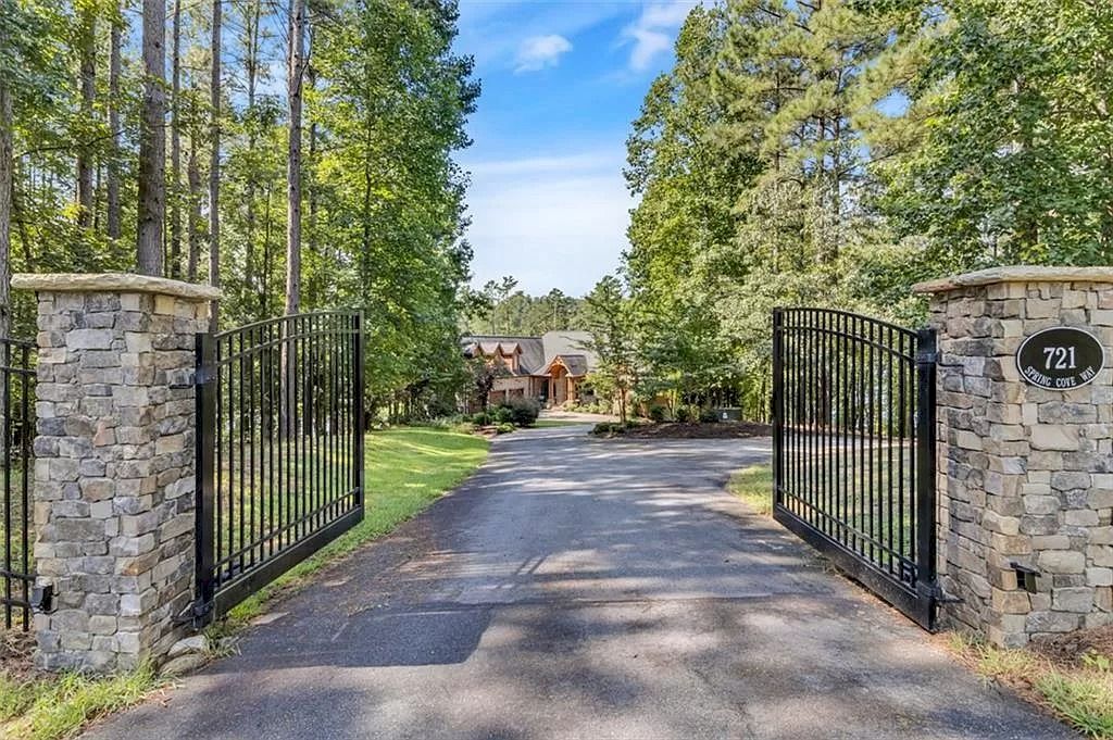 The Luxury Craftsman-style Home is a luxurious home now available for sale. This home located at 721 Spring Cove Way, Six Mile, South Carolina; offering 05 bedrooms and 05 bathrooms with 5,610 square feet of living spaces.