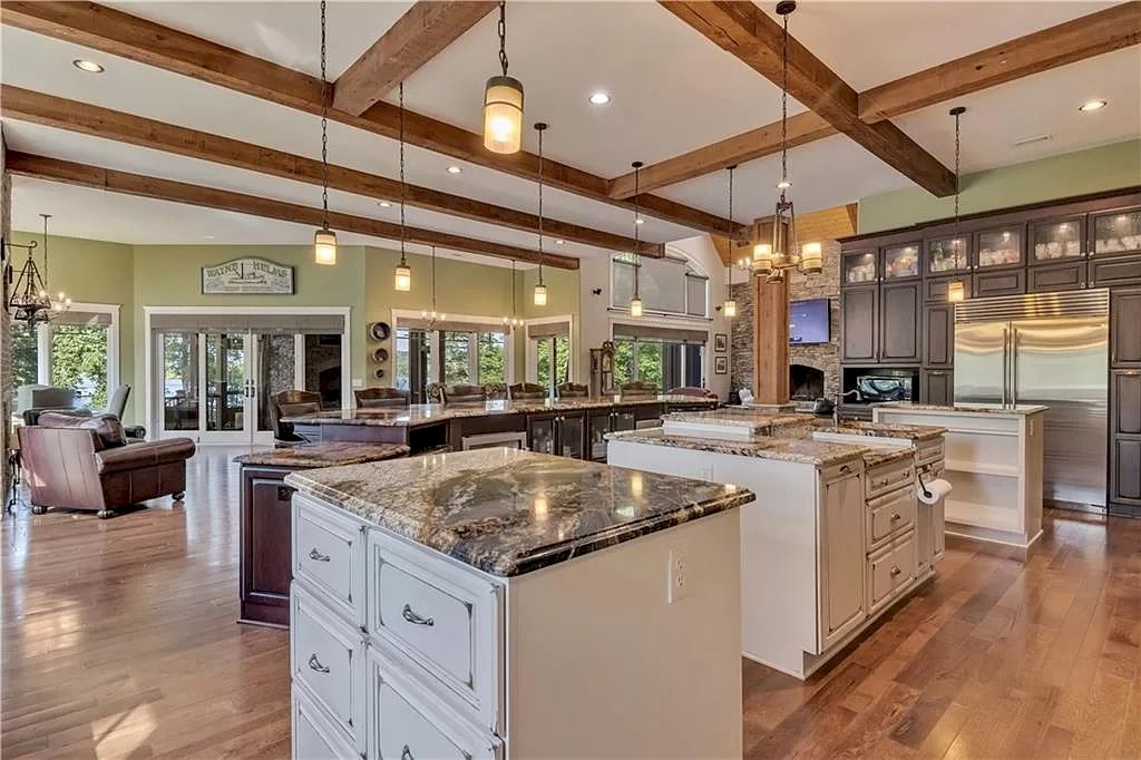 The Luxury Craftsman-style Home is a luxurious home now available for sale. This home located at 721 Spring Cove Way, Six Mile, South Carolina; offering 05 bedrooms and 05 bathrooms with 5,610 square feet of living spaces.