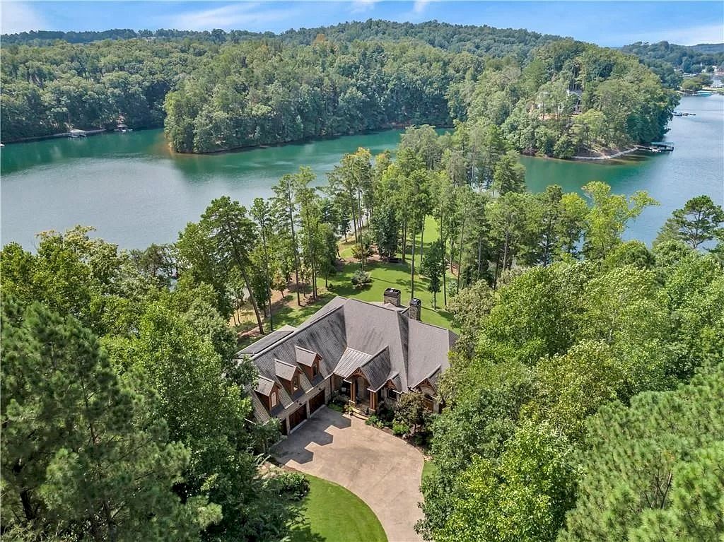 The Luxury Craftsman-style Home is a luxurious home now available for sale. This home located at 721 Spring Cove Way, Six Mile, South Carolina; offering 05 bedrooms and 05 bathrooms with 5,610 square feet of living spaces.