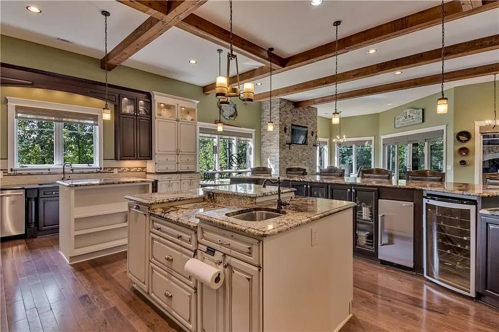 The Luxury Craftsman-style Home is a luxurious home now available for sale. This home located at 721 Spring Cove Way, Six Mile, South Carolina; offering 05 bedrooms and 05 bathrooms with 5,610 square feet of living spaces.