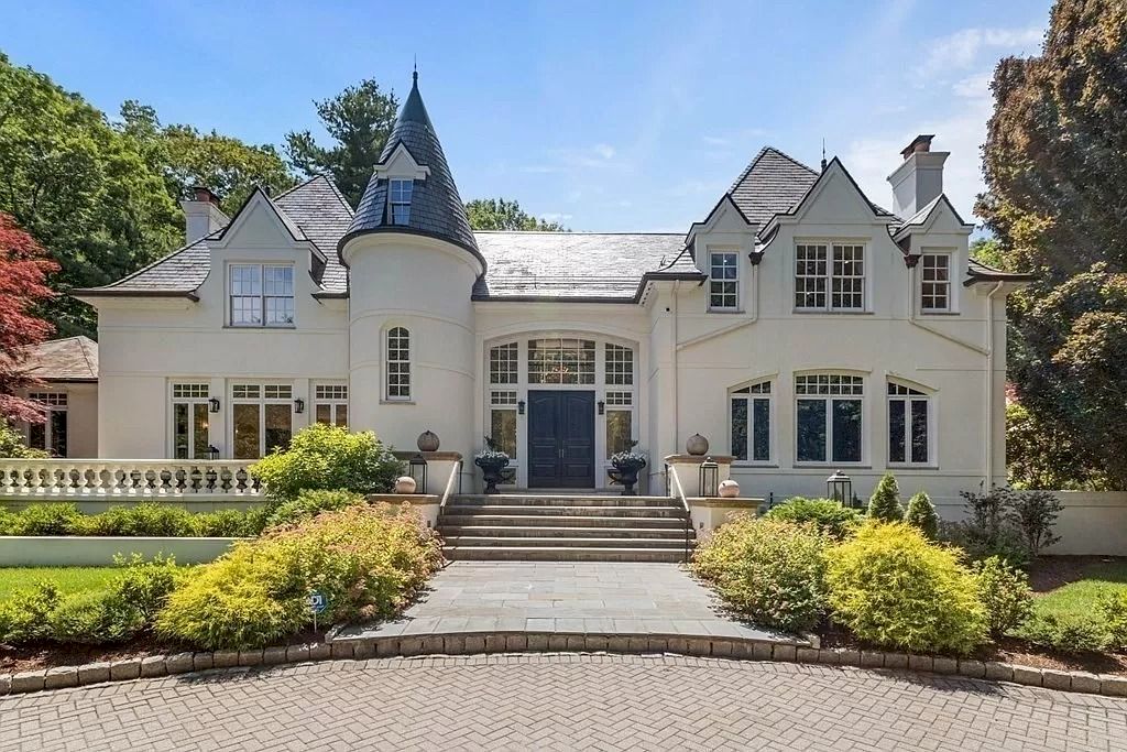 The Exquisite Estate is a luxurious home now available for sale. This home located at 190 Pond Rd, Wellesley, Massachusetts; offering 05 bedrooms and 08 bathrooms with 7,495 square feet of living spaces.