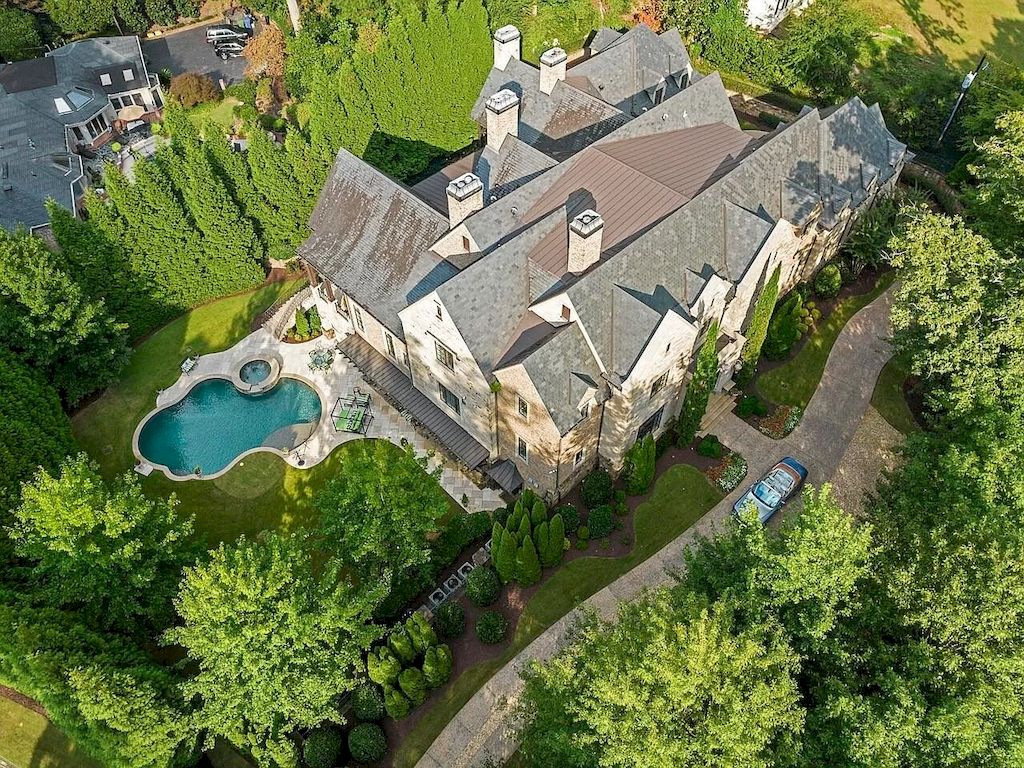The Home in Georgia is a luxurious home now available for sale. This home located at 1001 W Paces Ferry Rd NW, Atlanta, Georgia; offering 07 bedrooms and 14 bathrooms with 21,439 square feet of living spaces.
