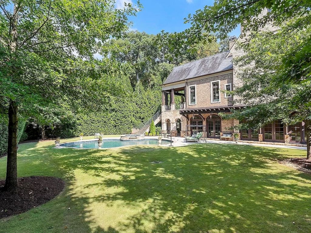The Home in Georgia is a luxurious home now available for sale. This home located at 1001 W Paces Ferry Rd NW, Atlanta, Georgia; offering 07 bedrooms and 14 bathrooms with 21,439 square feet of living spaces.