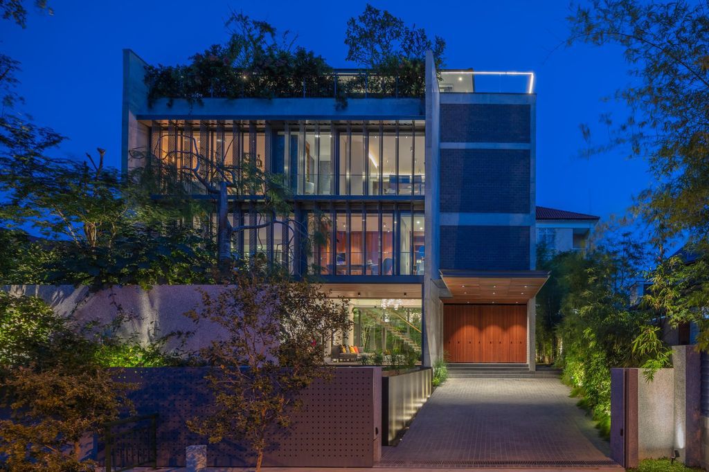 Green Revelation House Enveloped by Lush Gardens by HYLA Architects