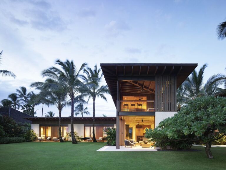 Hale Nukumoi Beach Retreat in Hawaii, US by Walker Warner Architects