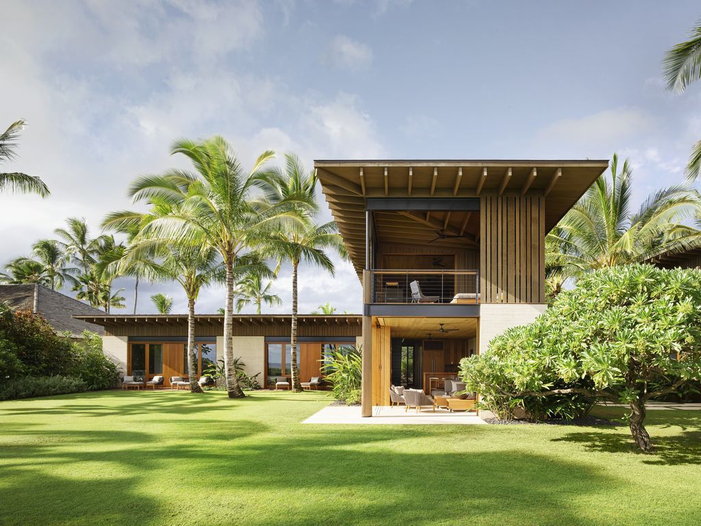 Hale Nukumoi Beach Retreat in Hawaii, US by Walker Warner Architects