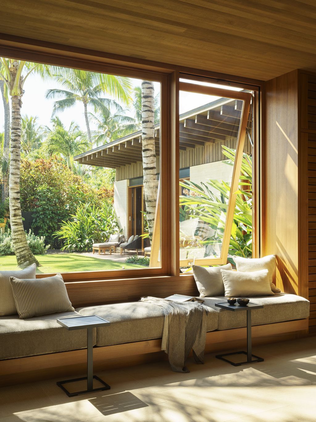 Hale Nukumoi Beach Retreat in Hawaii, US by Walker Warner Architects