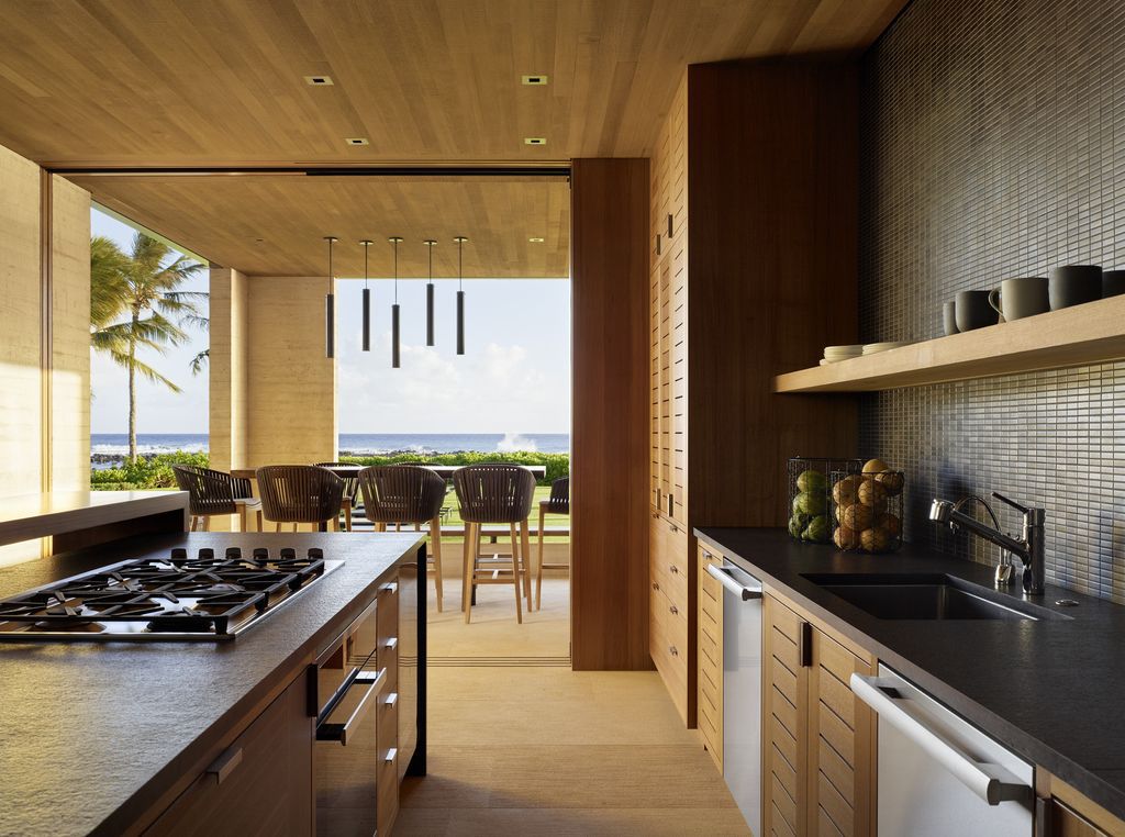 Hale Nukumoi Beach Retreat in Hawaii, US by Walker Warner Architects