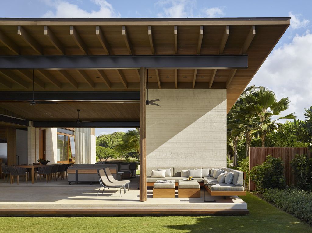 Hale Nukumoi Beach Retreat in Hawaii, US by Walker Warner Architects