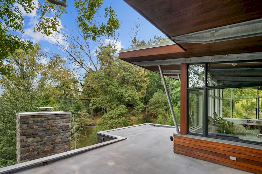 The Contemporary Marvel is a luxurious home now available for sale. This home located at 640 Gate House Ln, Philadelphia, Pennsylvania; offering 04 bedrooms and 05 bathrooms with 4,354 square feet of living spaces