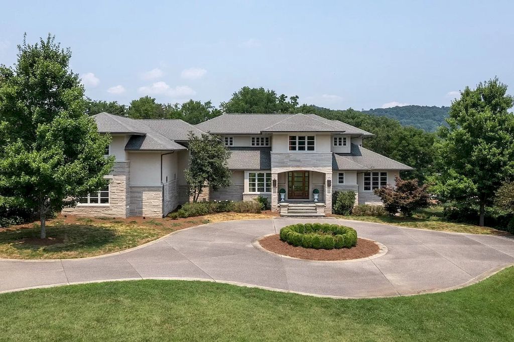 The Tennessee Home is a luxurious home now available for sale. This home located at 144 Steeplechase Ln, Nashville, Tennessee; offering 06 bedrooms and 09 bathrooms with 8,435 square feet of living spaces.