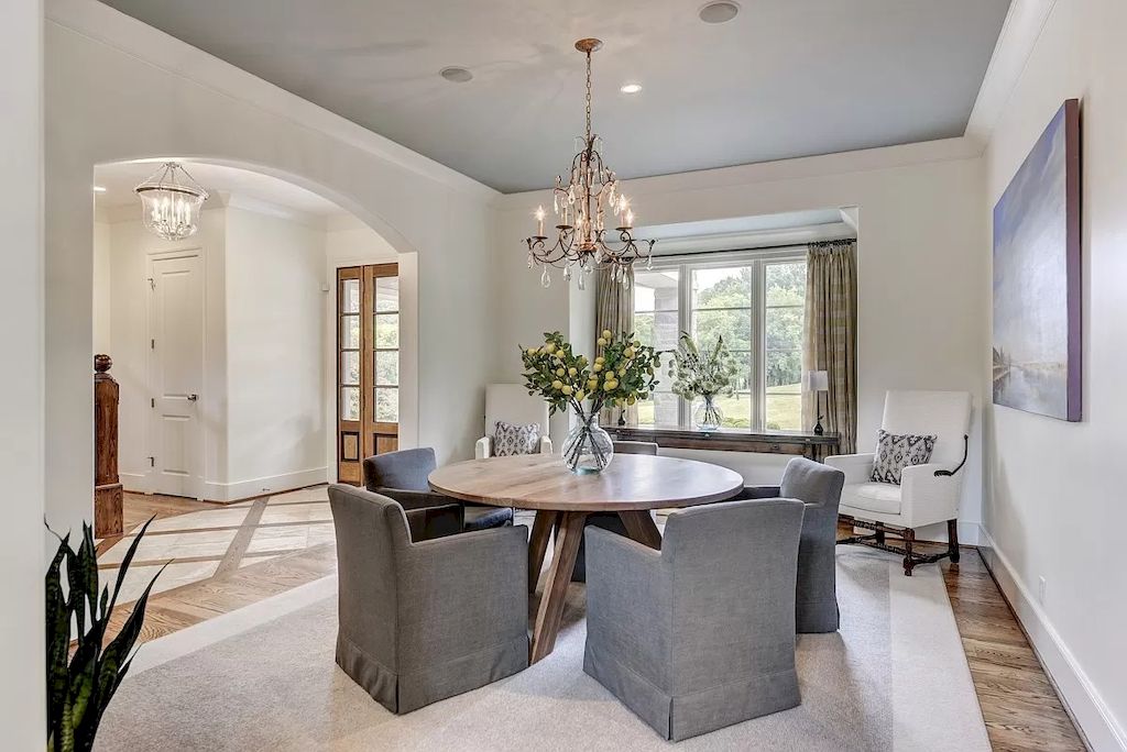 The Tennessee Home is a luxurious home now available for sale. This home located at 144 Steeplechase Ln, Nashville, Tennessee; offering 06 bedrooms and 09 bathrooms with 8,435 square feet of living spaces.