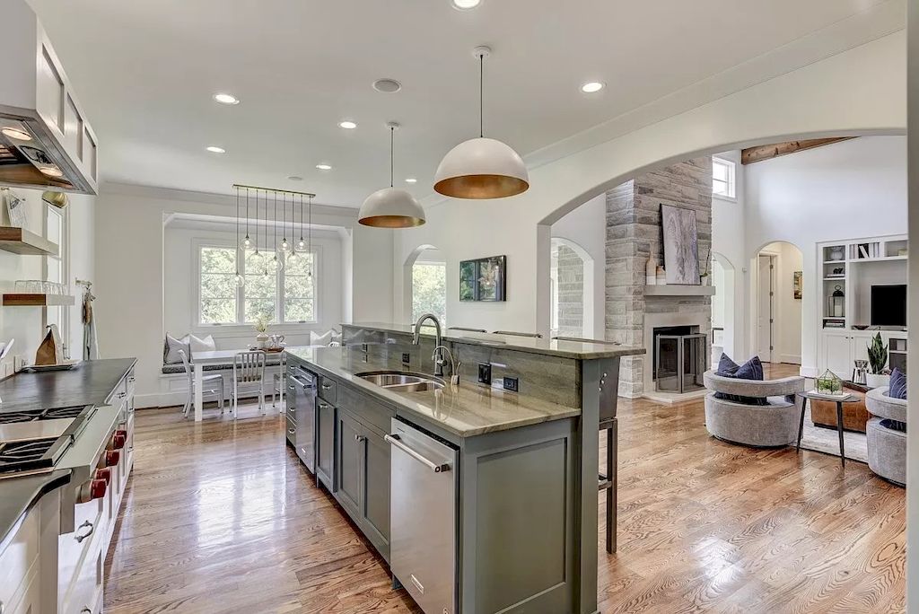 The Tennessee Home is a luxurious home now available for sale. This home located at 144 Steeplechase Ln, Nashville, Tennessee; offering 06 bedrooms and 09 bathrooms with 8,435 square feet of living spaces.