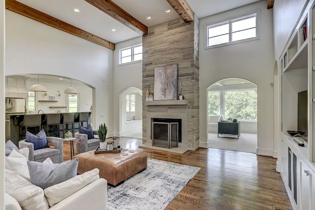 The Tennessee Home is a luxurious home now available for sale. This home located at 144 Steeplechase Ln, Nashville, Tennessee; offering 06 bedrooms and 09 bathrooms with 8,435 square feet of living spaces.