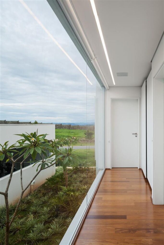 Neblina house, stunning white volumes on sloping plot by FGMF Arquitetos