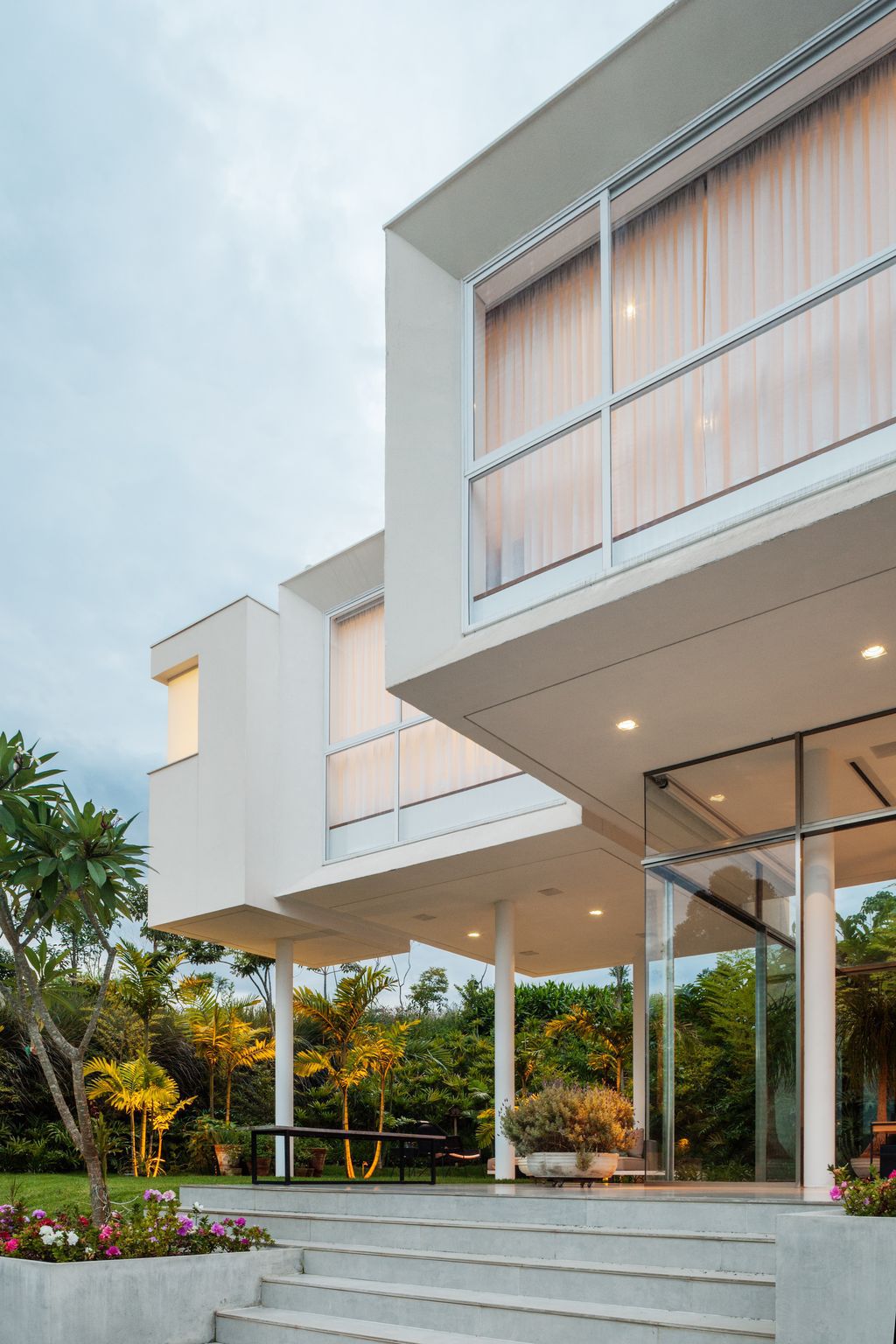 Neblina house, stunning white volumes on sloping plot by FGMF Arquitetos