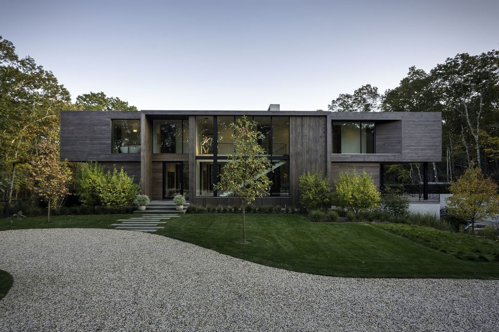 Old Sag Harbor Road, a Magnificent House by Blaze Makoid Architecture