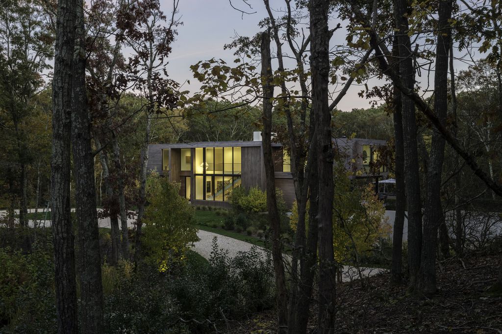 Old Sag Harbor Road, a Magnificent House by Blaze Makoid Architecture