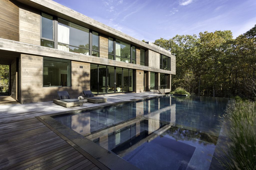 Old Sag Harbor Road, a Magnificent House by Blaze Makoid Architecture