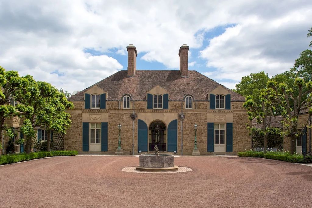 The Home in Pennsylvania is a luxurious home now available for sale. This home located at 1543 Monk Rd, Gladwyne, Pennsylvania; offering 11 bedrooms and 10 bathrooms with 14,467 square feet of living spaces.