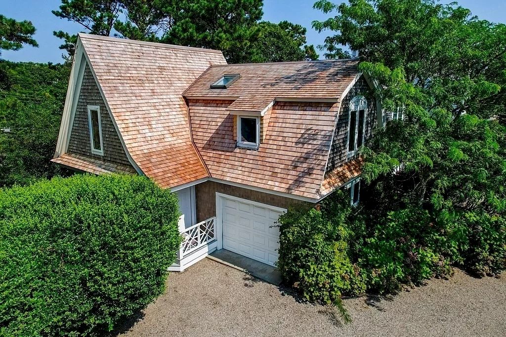 The Perfect Beachfront Home is a luxurious home now available for sale. This home located at 27 Ocean Bluff Dr, Mashpee, Massachusetts; offering 06 bedrooms and 08 bathrooms with 4,220 square feet of living spaces.