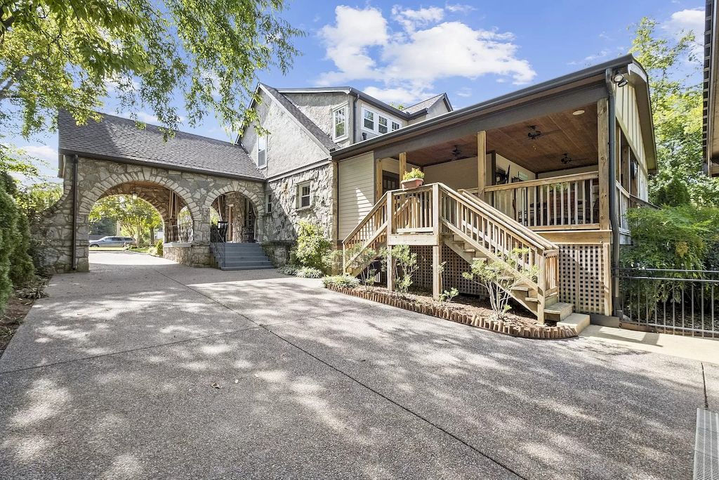 The Tennessee Home is a luxurious home now available for sale. This home located at 1404 South St, Nashville, Tennessee; offering 06 bedrooms and 06 bathrooms with 3,780 square feet of living spaces.