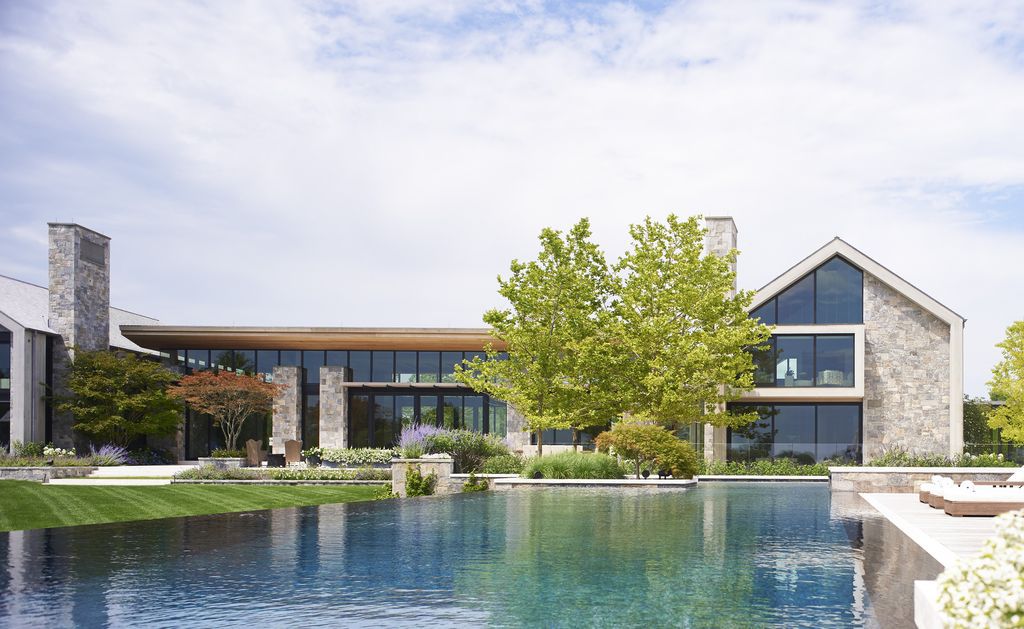 Sagaponack Compound, a Nice Garden Wall by Blaze Makoid Architecture