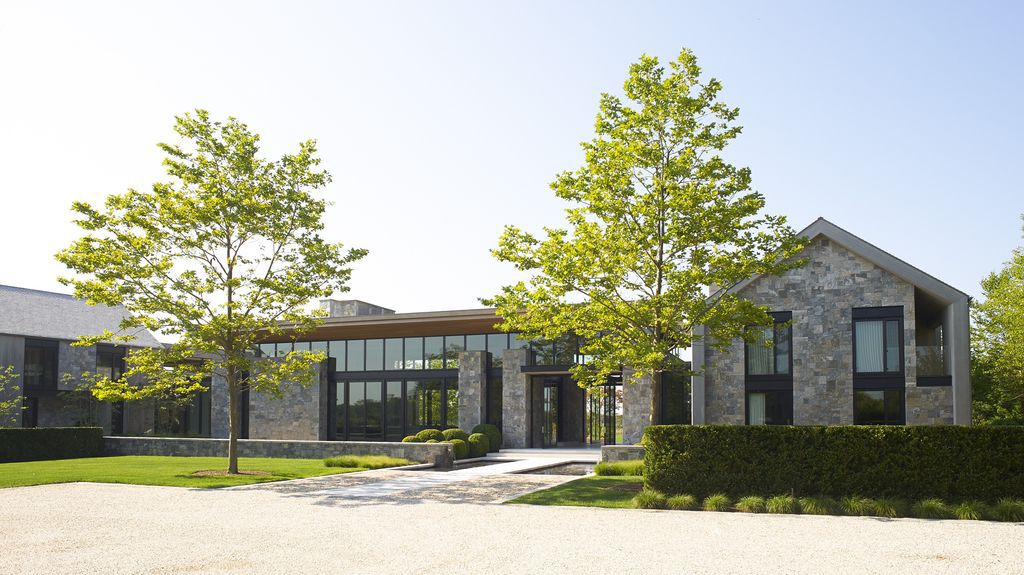 Sagaponack Compound, a Nice Garden Wall by Blaze Makoid Architecture