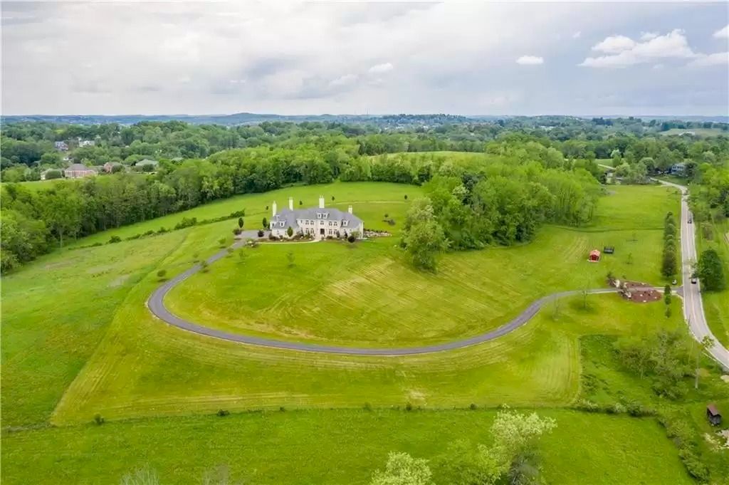 Stone-and-Brick-Magnificent-Estate-in-Pennsylvania-Listed-for-3900000-24
