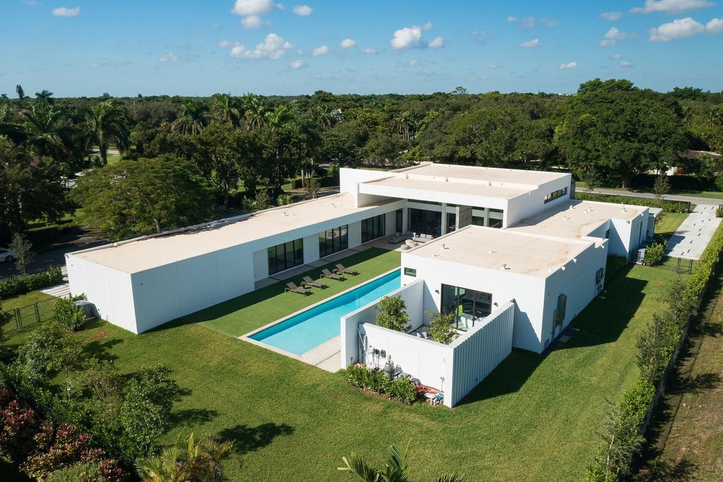 Stunning-Brand-New-Modern-Home-in-Miami-with-The-Finest-Finishes-for-Sale-at-6500000-20