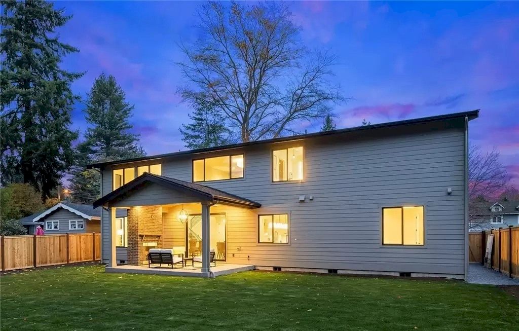 The Stunning Modern Farmhouse in Washington is a luxurious home now available for sale. This home located at 11451 109th Ave NE, Kirkland, Washington