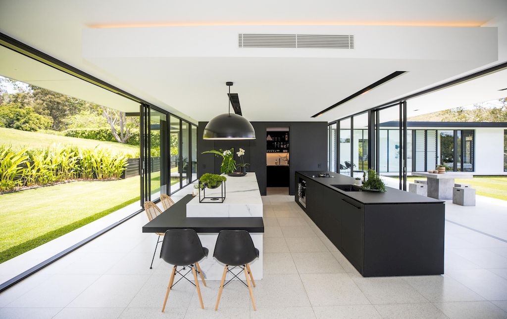 The-Doonan-Glasshouse-a-resort-style-residence-by-Sarah-Waller-Design-16