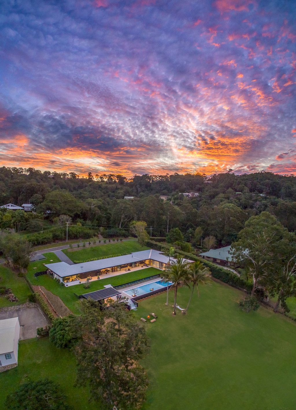 The Doonan Glasshouse, a resort-style residence by Sarah Waller Design