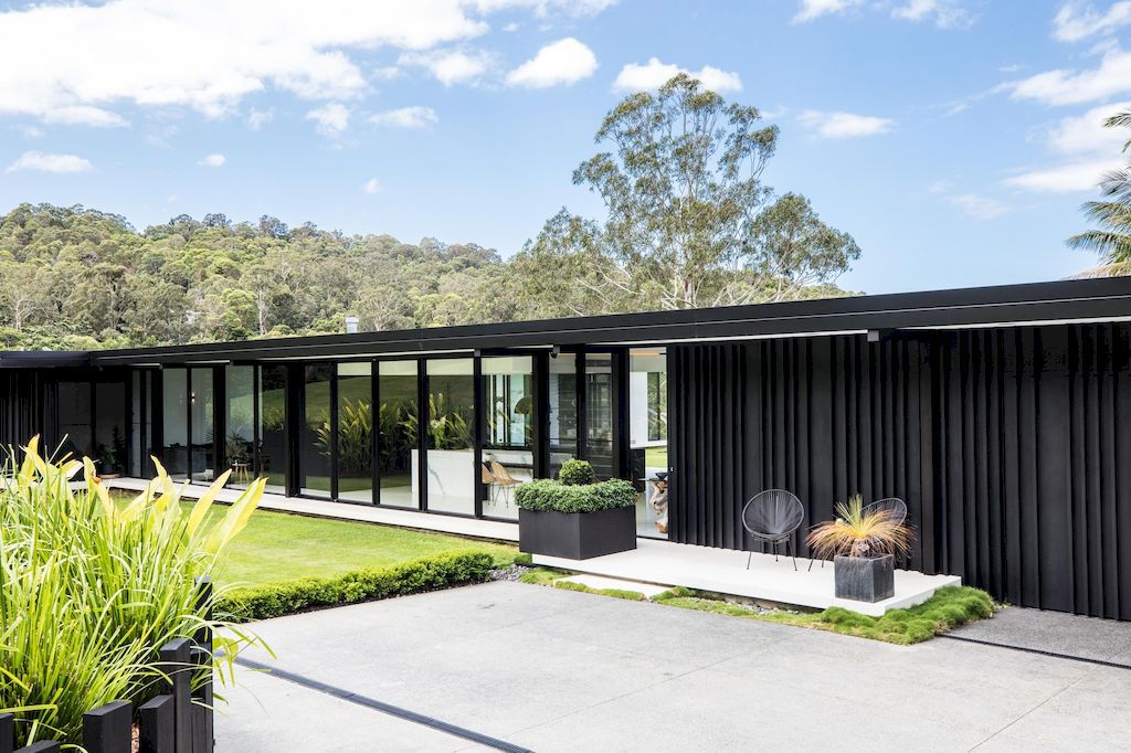 The-Doonan-Glasshouse-a-resort-style-residence-by-Sarah-Waller-Design-24