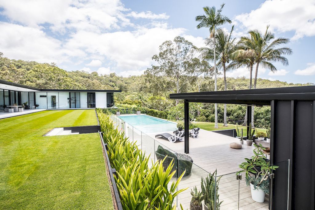The-Doonan-Glasshouse-a-resort-style-residence-by-Sarah-Waller-Design-8