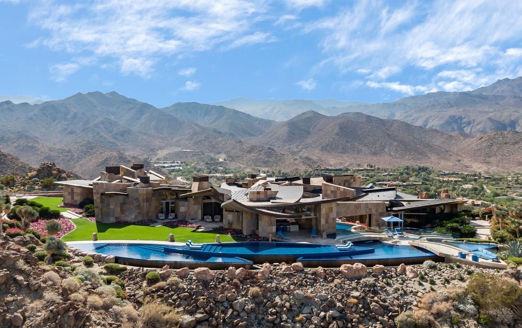 The-Most-Spectacular-Mansion-in-Palm-Desert-with-Quintessential-Living-Spaces-Asking-49500000-23