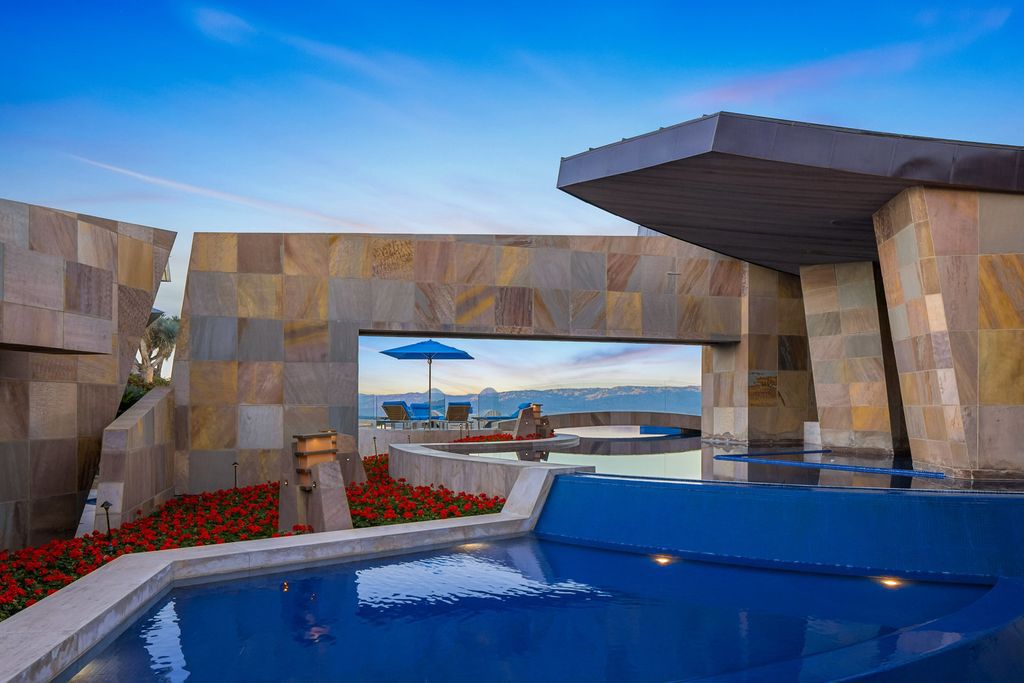 The-Most-Spectacular-Mansion-in-Palm-Desert-with-Quintessential-Living-Spaces-Asking-49500000-26