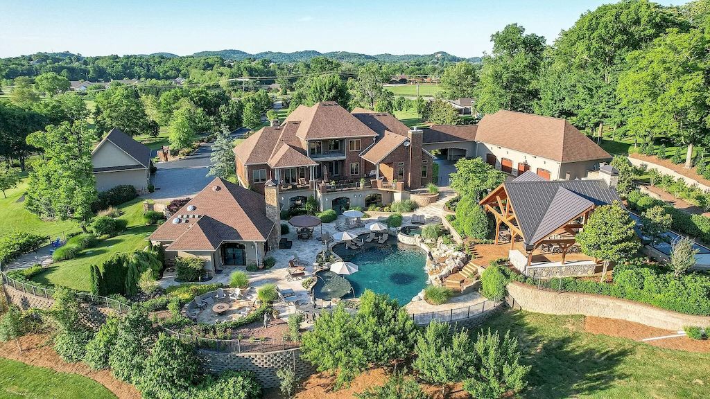 The Tennessee Home is a luxurious home now available for sale. This home located at 4113 Murfreesboro Rd, Franklin, Tennessee; offering 05 bedrooms and 09 bathrooms with 10,457 square feet of living spaces.