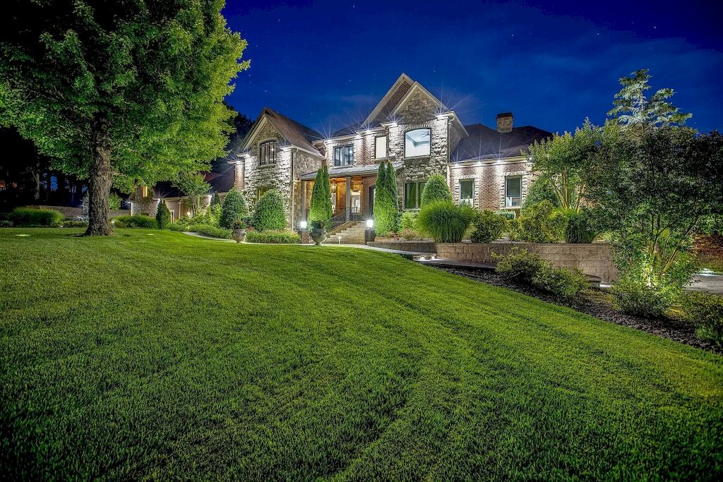 The Tennessee Home is a luxurious home now available for sale. This home located at 4113 Murfreesboro Rd, Franklin, Tennessee; offering 05 bedrooms and 09 bathrooms with 10,457 square feet of living spaces.