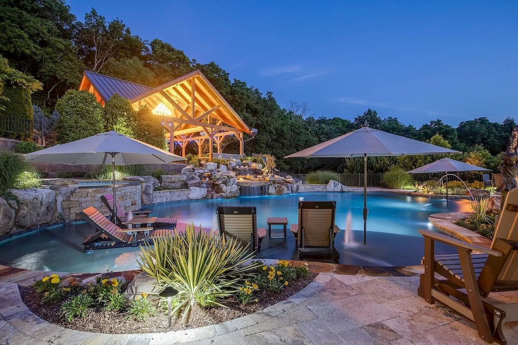 The Tennessee Home is a luxurious home now available for sale. This home located at 4113 Murfreesboro Rd, Franklin, Tennessee; offering 05 bedrooms and 09 bathrooms with 10,457 square feet of living spaces.