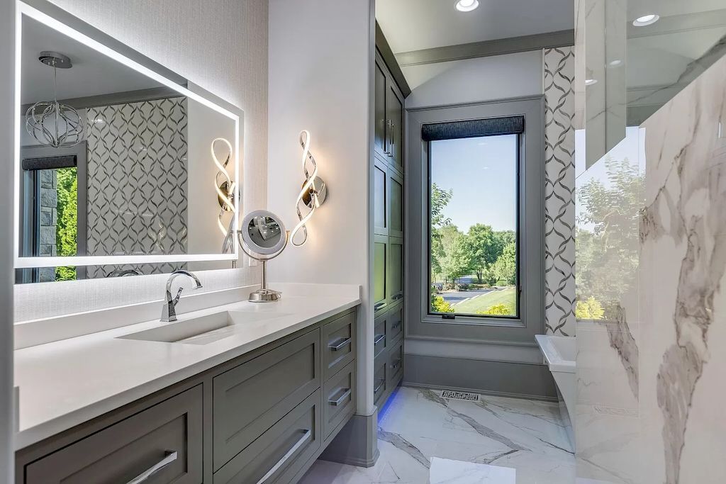 The Tennessee Home is a luxurious home now available for sale. This home located at 4113 Murfreesboro Rd, Franklin, Tennessee; offering 05 bedrooms and 09 bathrooms with 10,457 square feet of living spaces.
