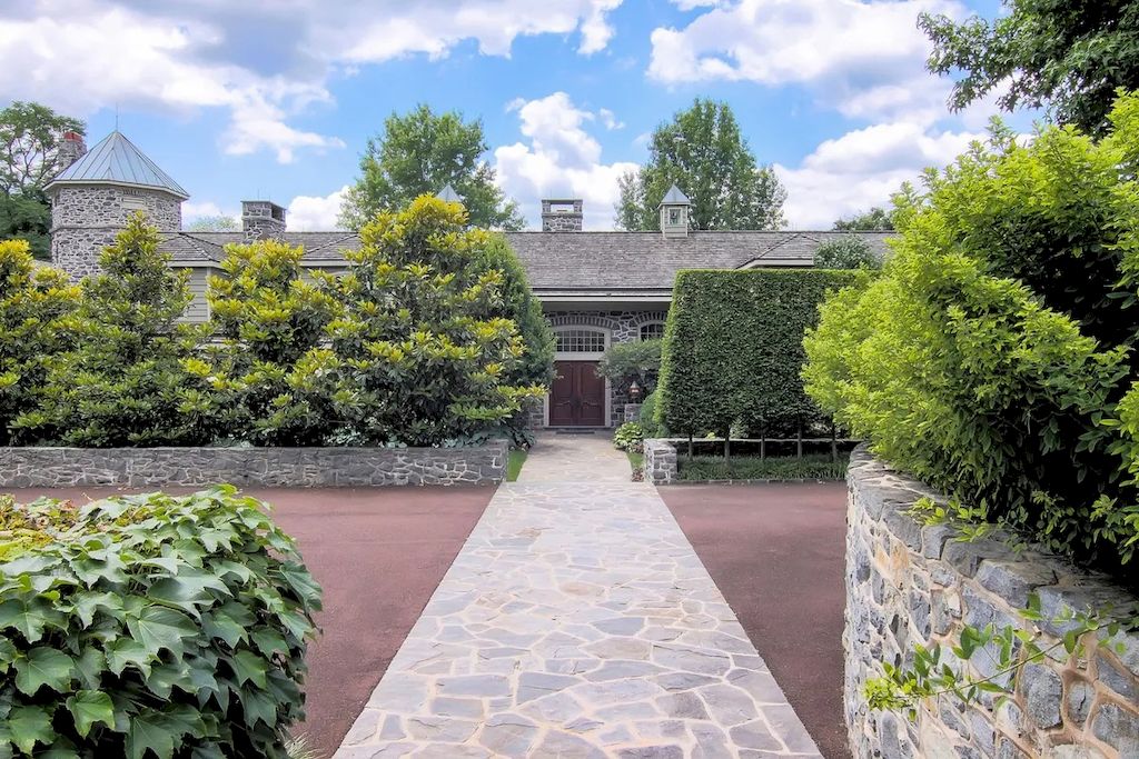 This-13950000-Extraordinary-Estate-Offers-Privacy-and-Timeless-Sophistication-in-Pennsylvania-14