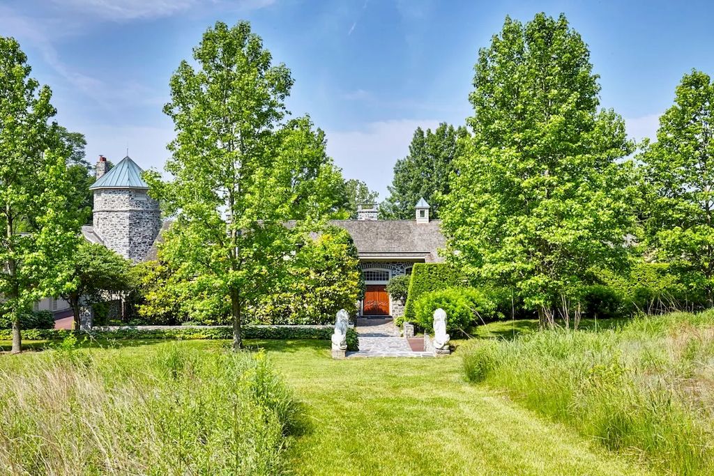 This-13950000-Extraordinary-Estate-Offers-Privacy-and-Timeless-Sophistication-in-Pennsylvania-5