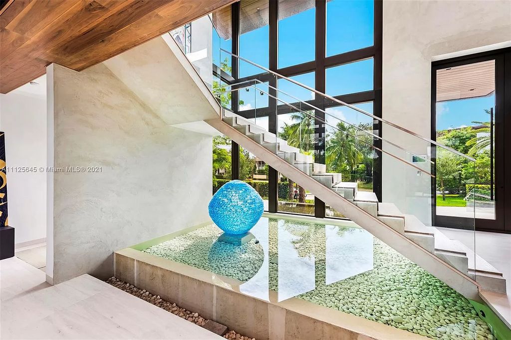 This-26000000-Miami-Dream-Home-on-a-Corner-Lot-showcases-the-Pinnacle-of-Entertainment-Living-4