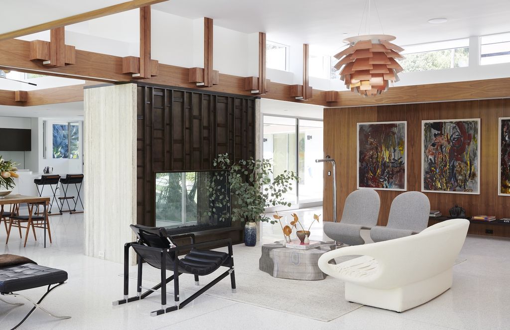 The Beverly Hills Home is a mid-century masterpiece offers the best of both worlds, historic and modern, which lends a living experience unparalleled by contemporary design now available for sale. This home located at 1061 Loma Vista Dr, Beverly Hills, California