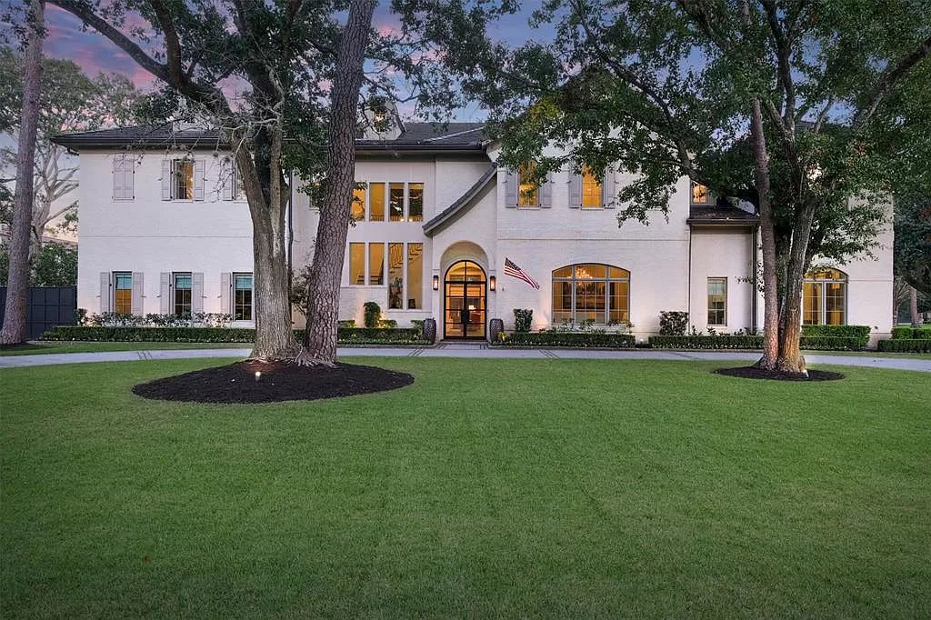 The Home in Houston is a elegant updated estate with Light-filled open floorplan and high end finishes now available for sale. This home located at 350 Tynebridge Ln, Houston, Texas