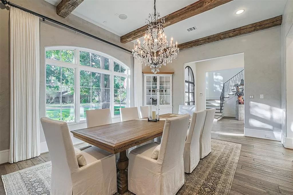 The Home in Houston is a elegant updated estate with Light-filled open floorplan and high end finishes now available for sale. This home located at 350 Tynebridge Ln, Houston, Texas