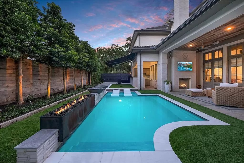 The Home in Houston is a elegant updated estate with Light-filled open floorplan and high end finishes now available for sale. This home located at 350 Tynebridge Ln, Houston, Texas