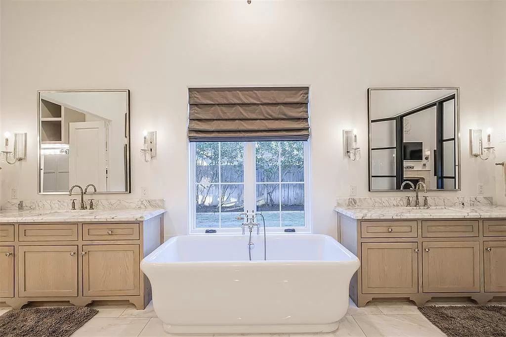 The Home in Houston is a elegant updated estate with Light-filled open floorplan and high end finishes now available for sale. This home located at 350 Tynebridge Ln, Houston, Texas